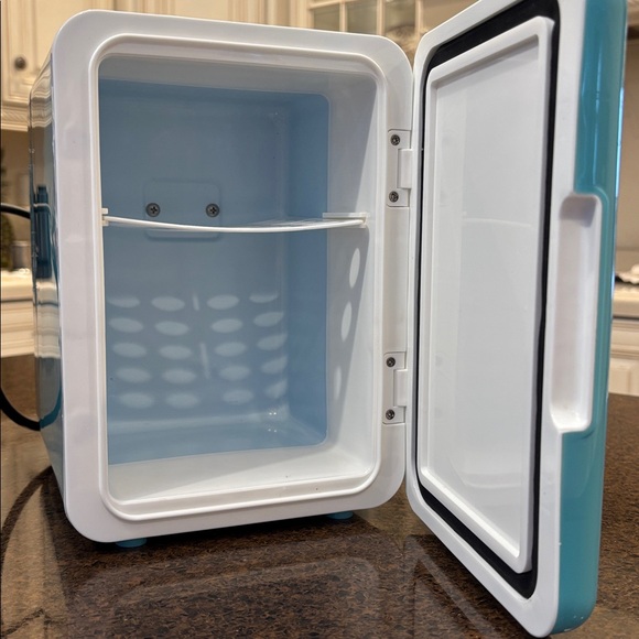 🩵Frigidaire Blue Mini Fridge - Picture 7 of 8
